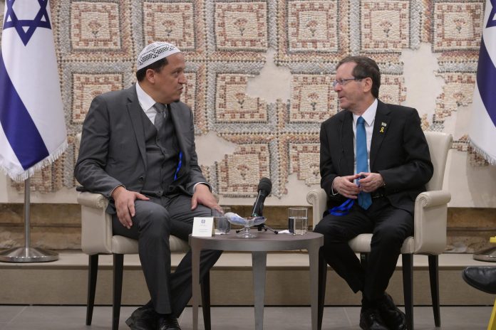 נשיא המדינה עם משלחת של מנהיגים