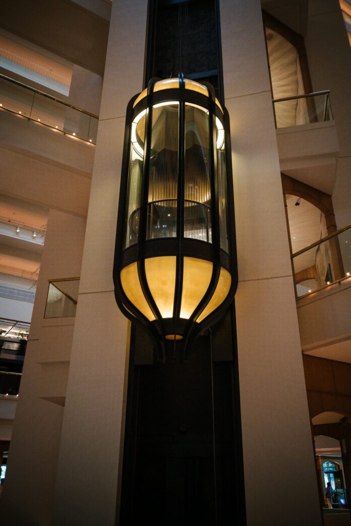 frugal-flyer-KWfftkRYYQg-unsplash